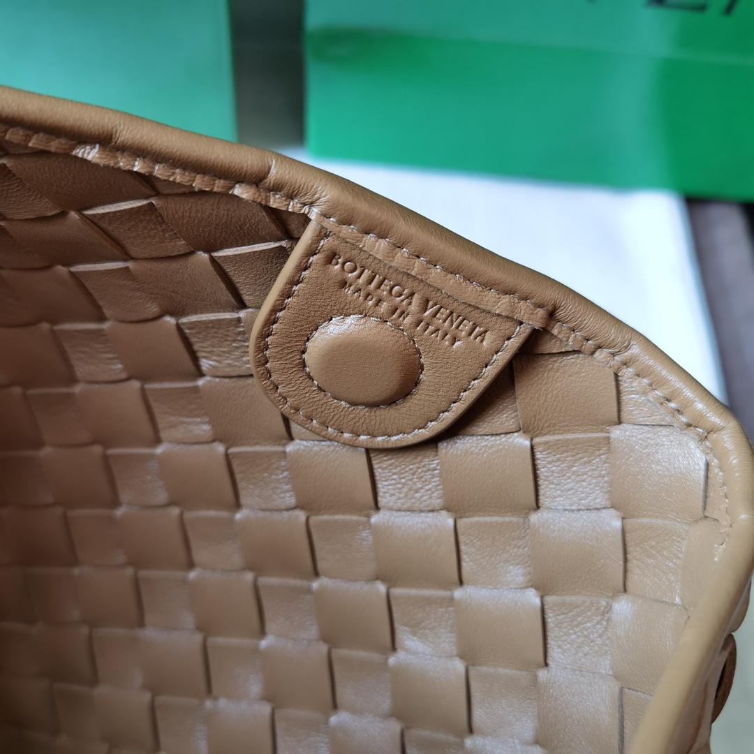 Bo*te*ga ve*ne*ta sardine bag-33x20x4cm