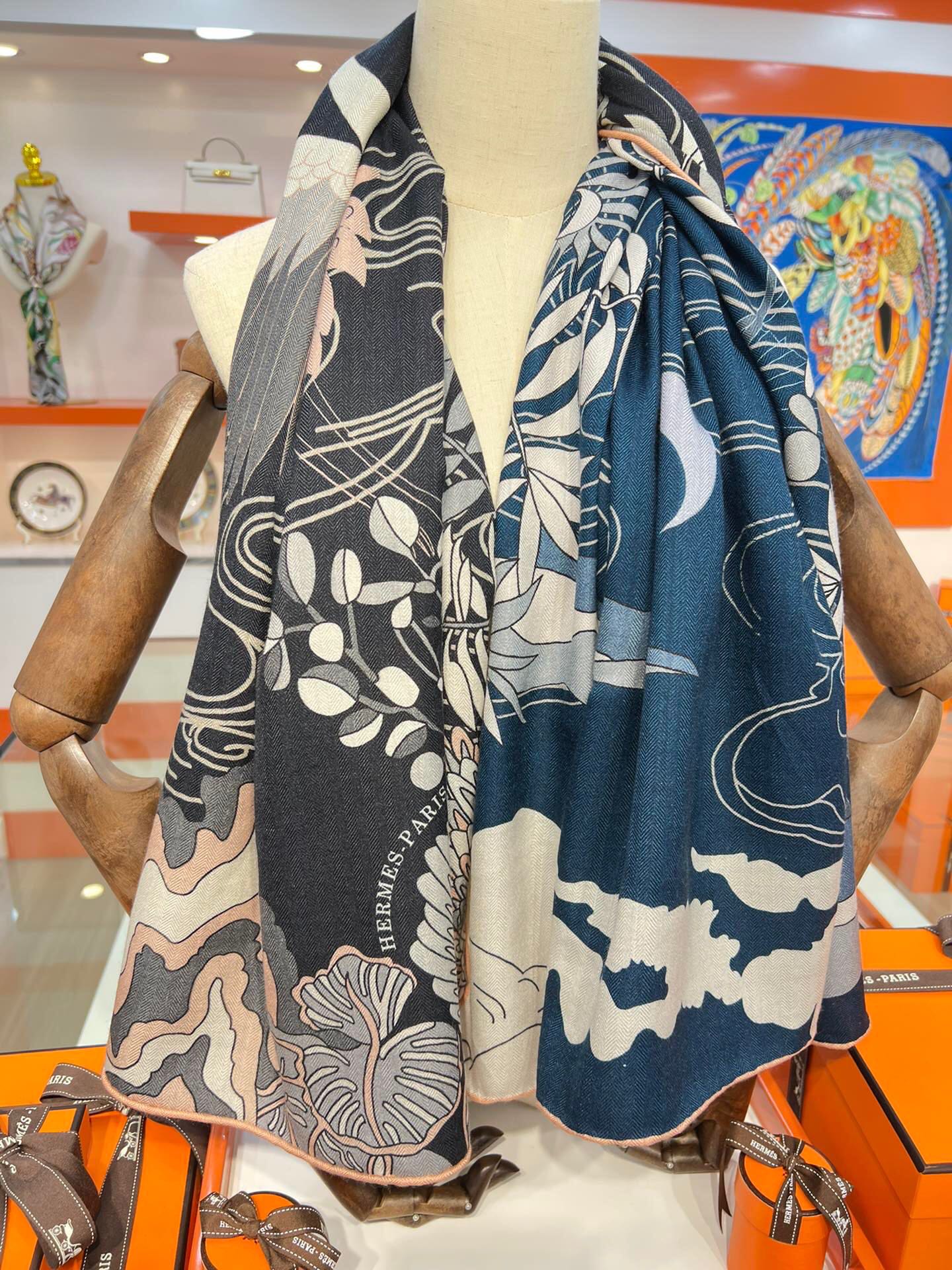 H**mes shawls-140*140cm