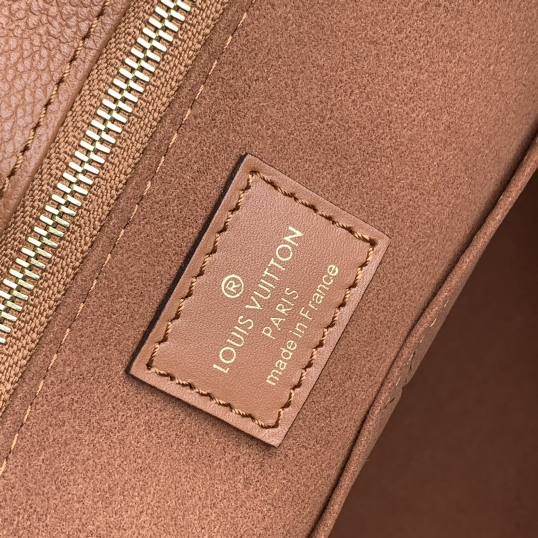 l**is V*t*n onthego handbag-41*34*19cm