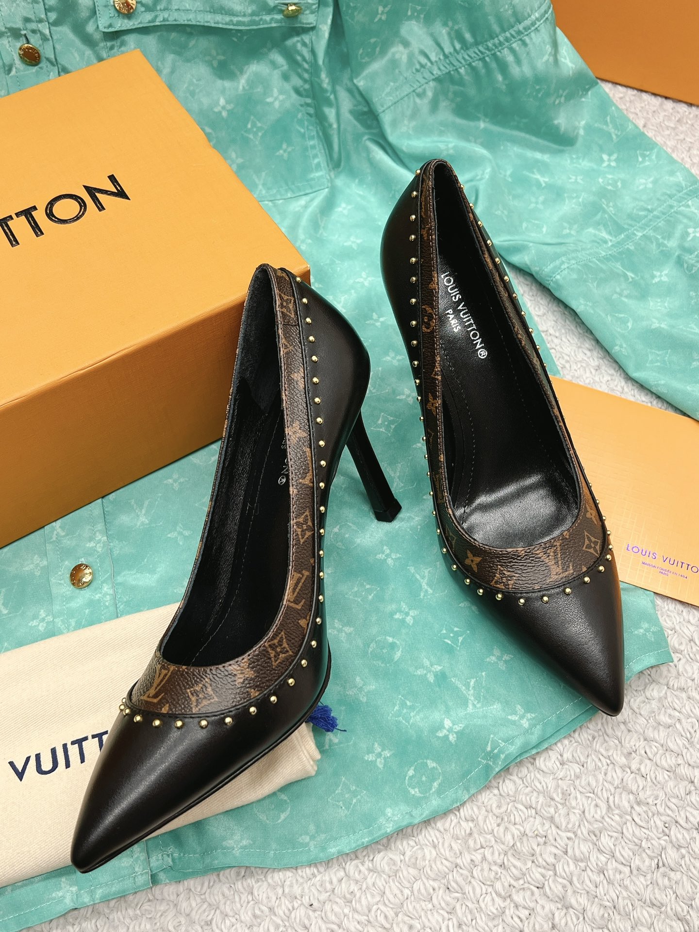 l**is V*t*n heel-10.5cm