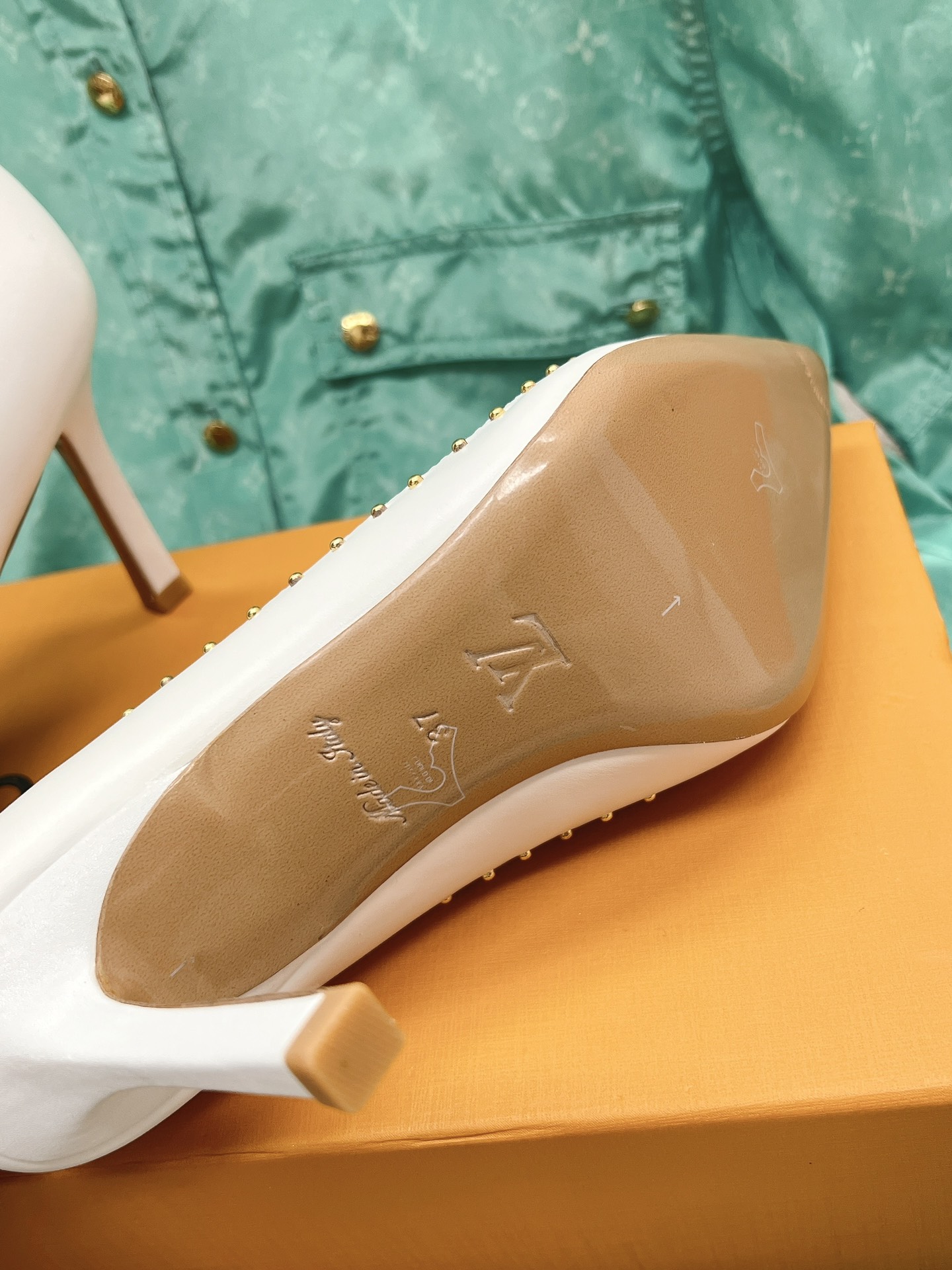 l**is V*t*n heel-10.5cm