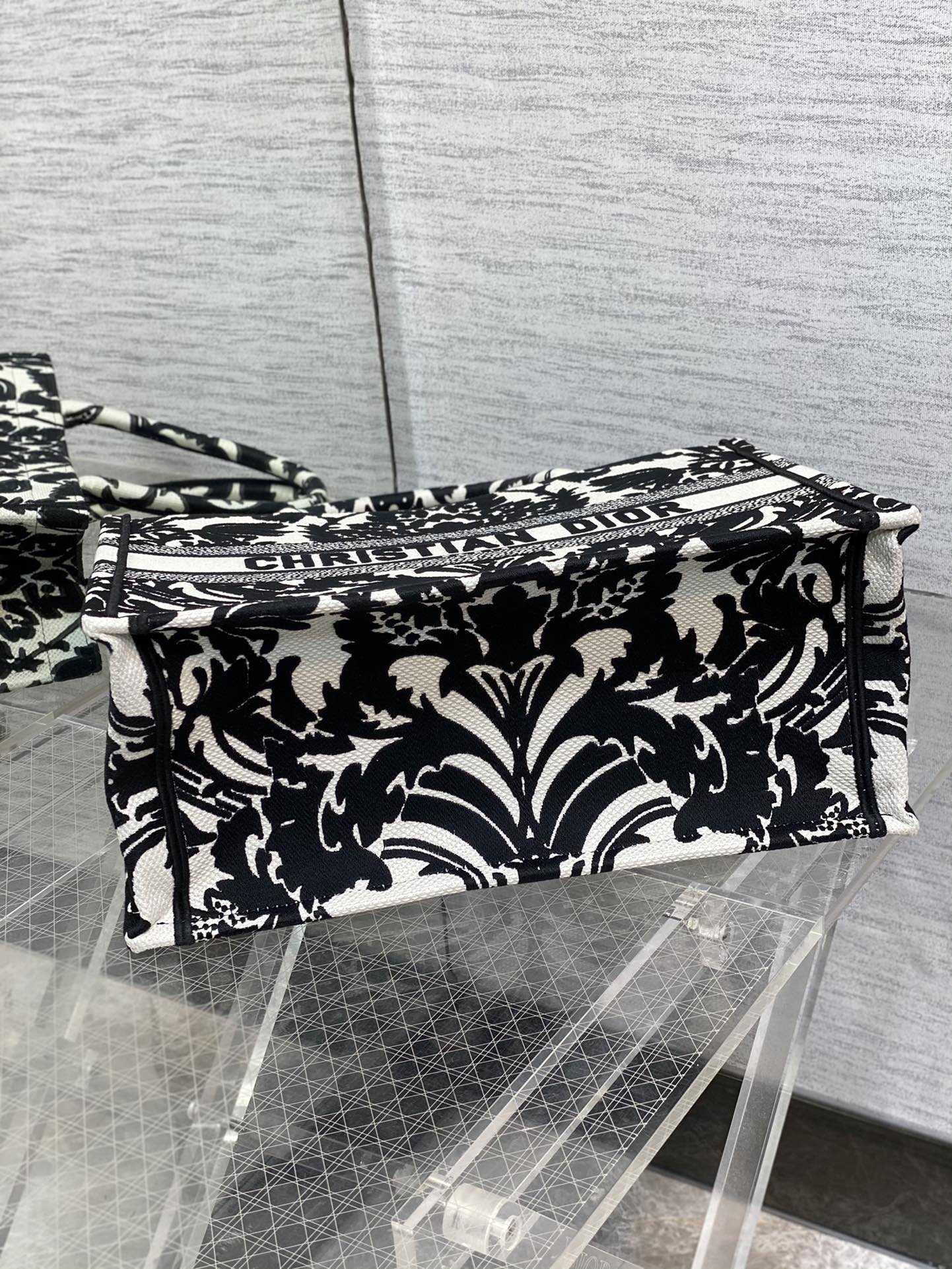 D*or small book tote-36*18*28cm