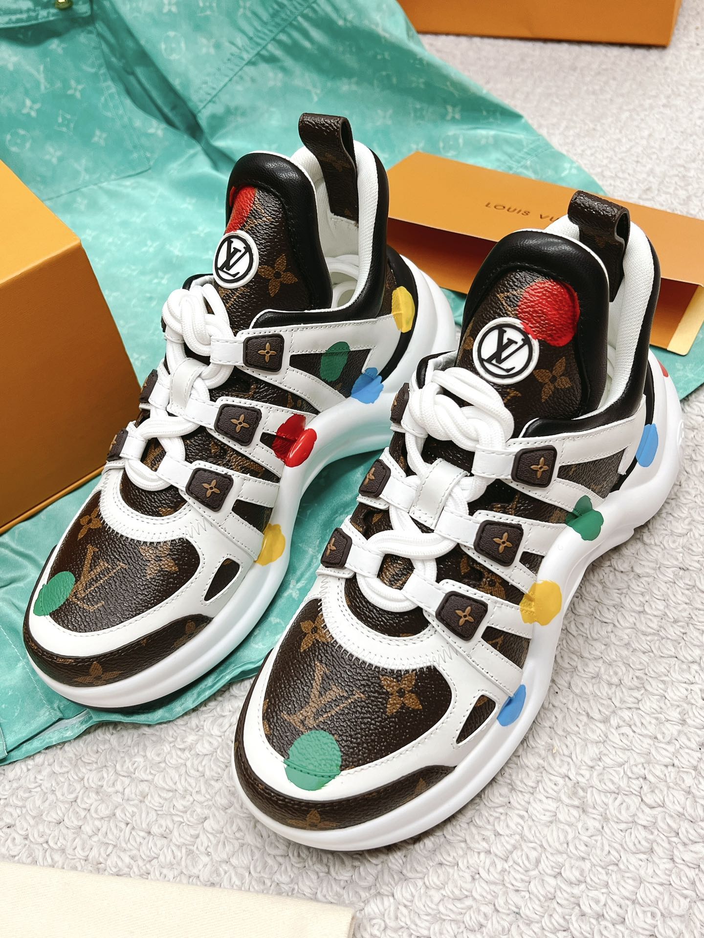 l**is V*t*n archlight sneaker(eu35-41)