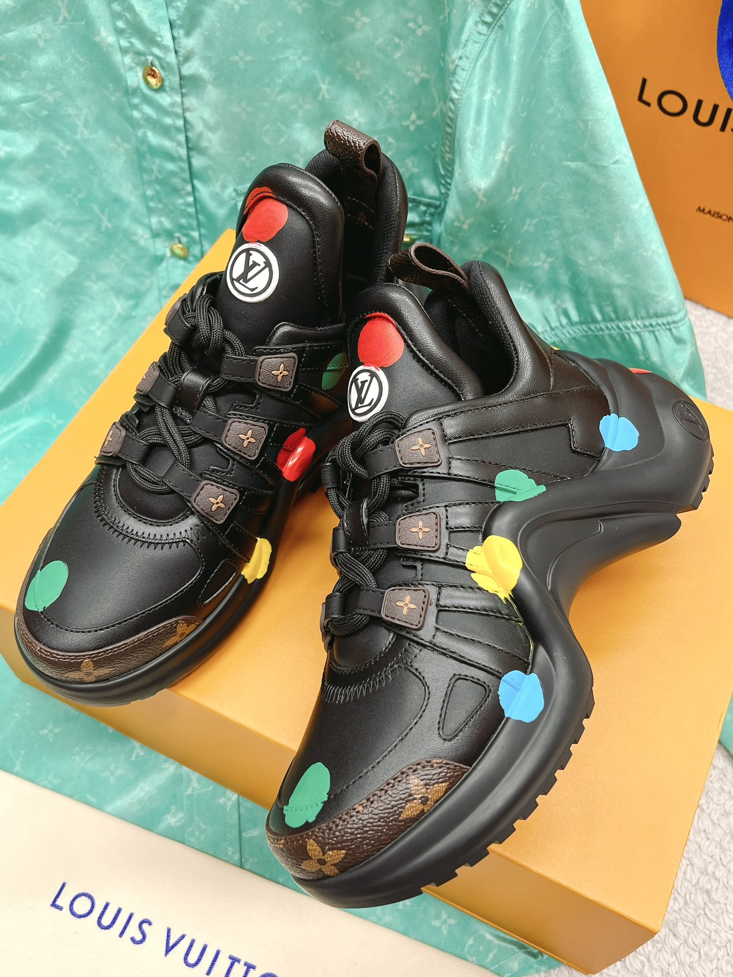 l**is V*t*n archlight sneaker(eu35-41)