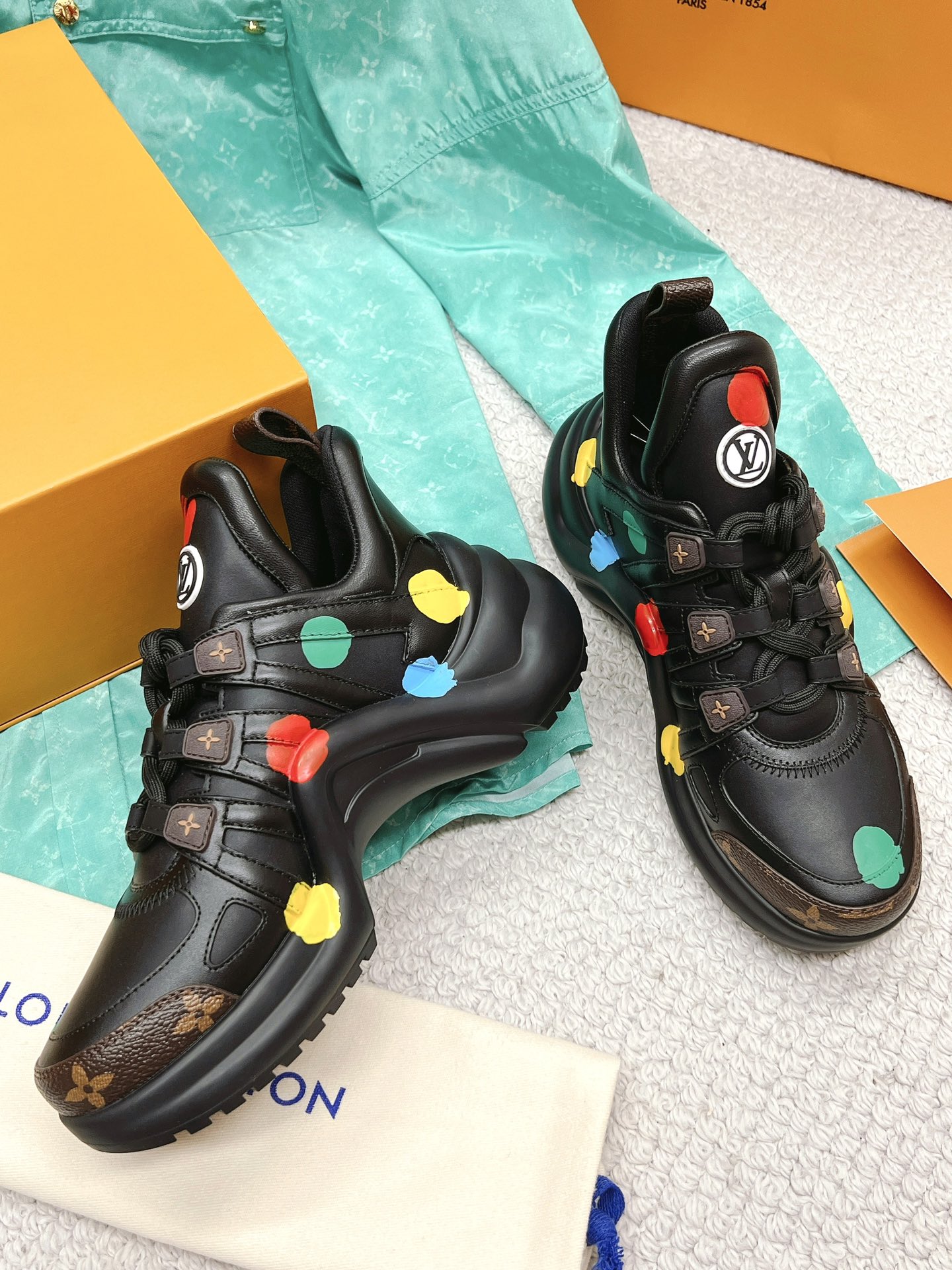 l**is V*t*n archlight sneaker(eu35-41)