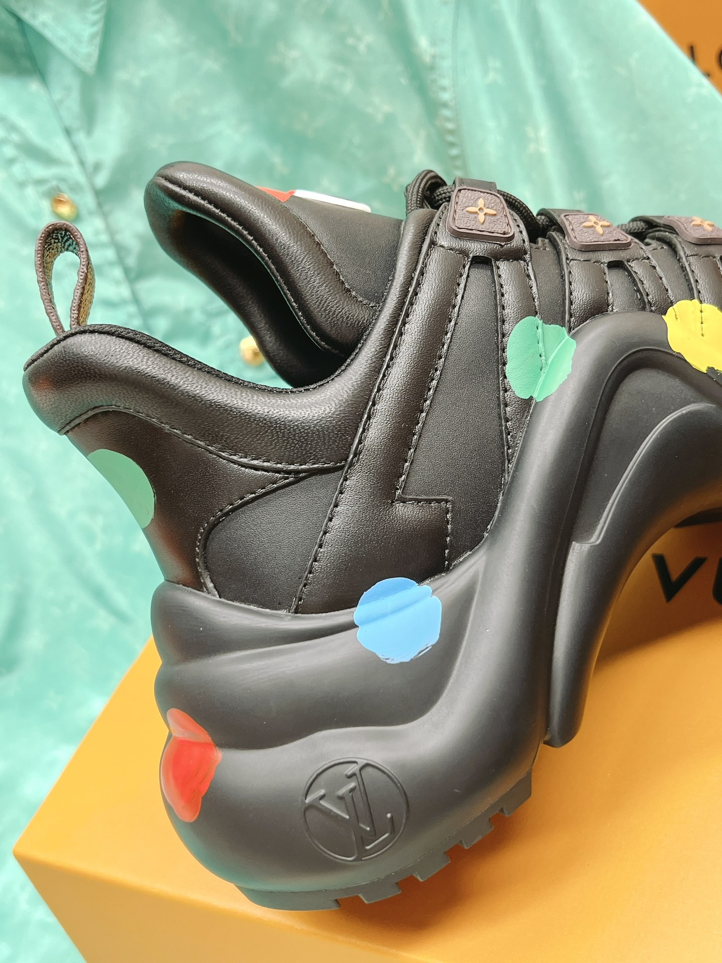 l**is V*t*n archlight sneaker(eu35-41)