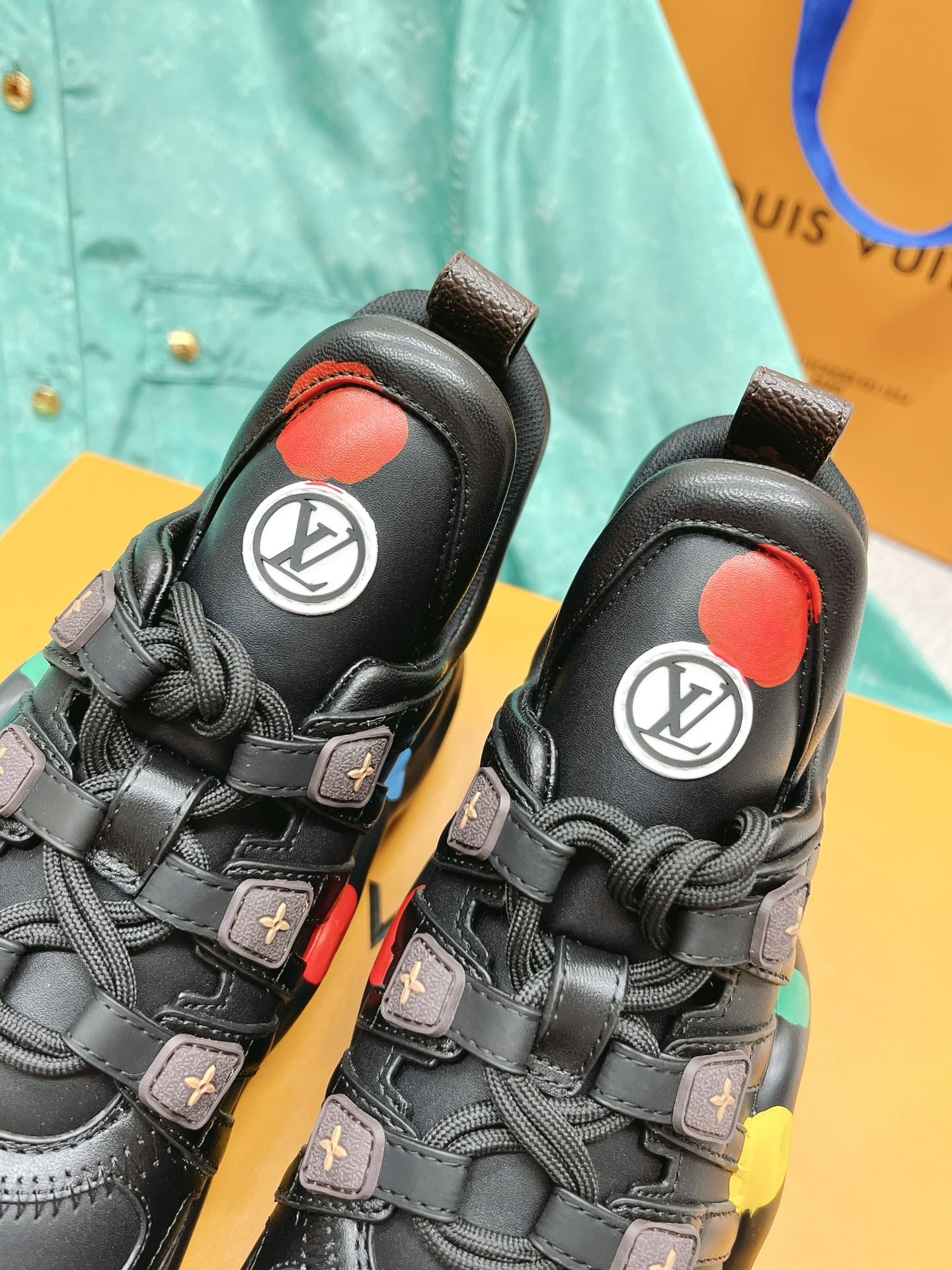 l**is V*t*n archlight sneaker(eu35-41)