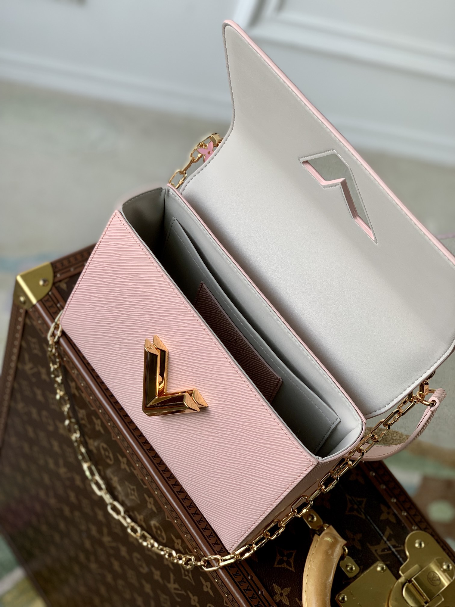 l**is V*t*n twist mm-23*18*8cm