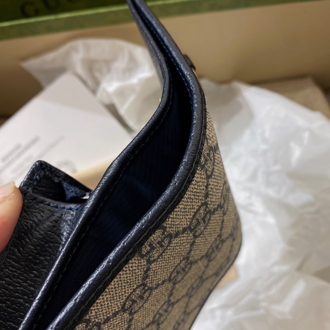 G*u*i 1955 horsebit wallet-11x 8.5 x 3cm