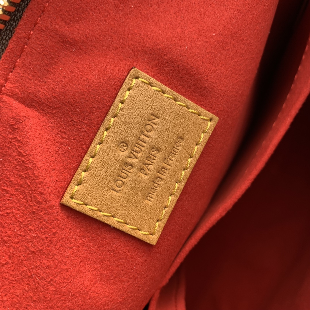 l**is V*t*n vintage coussin bag-26×27cm