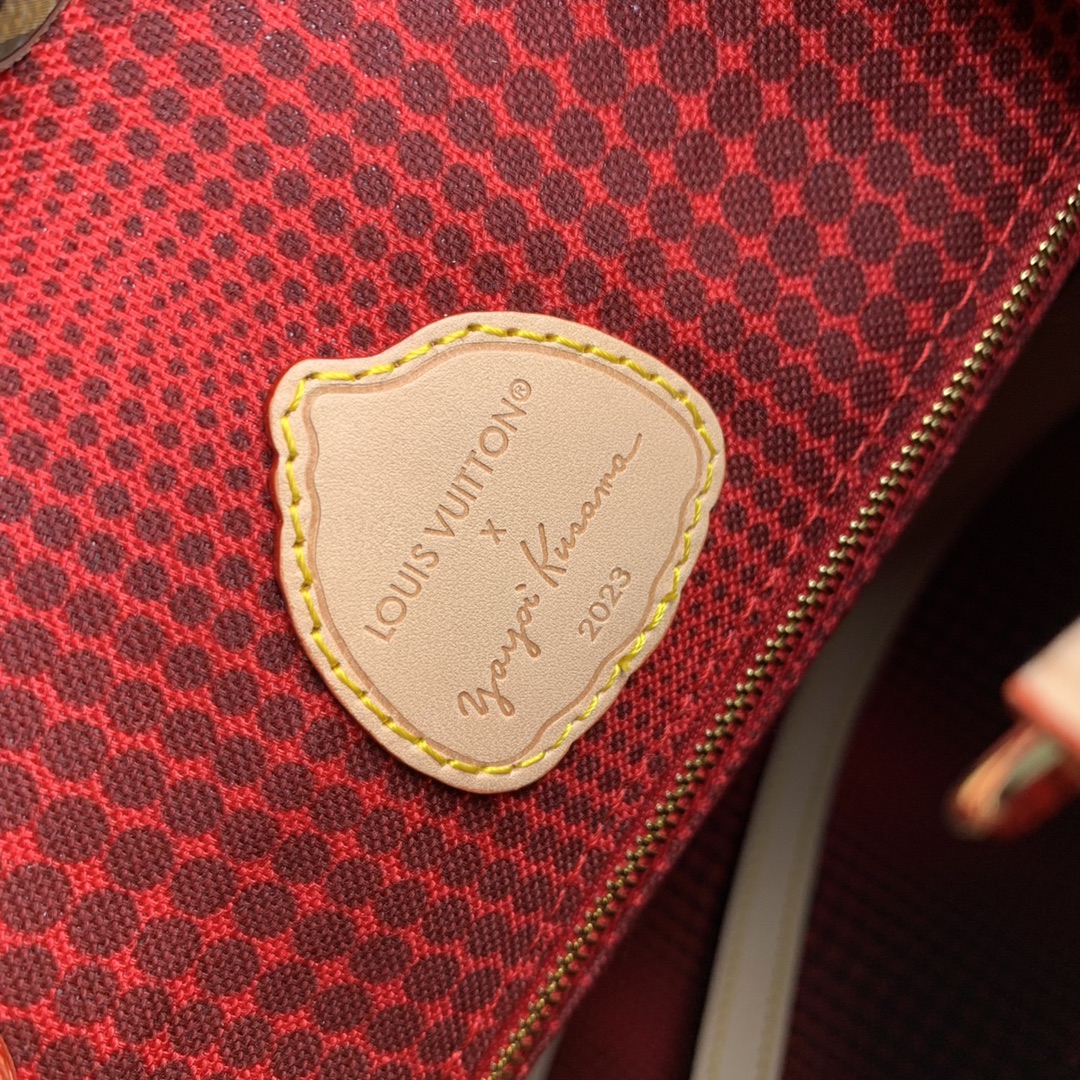 l**is V*t*n x ykonthego handbag-35 x 27 x 14 cm