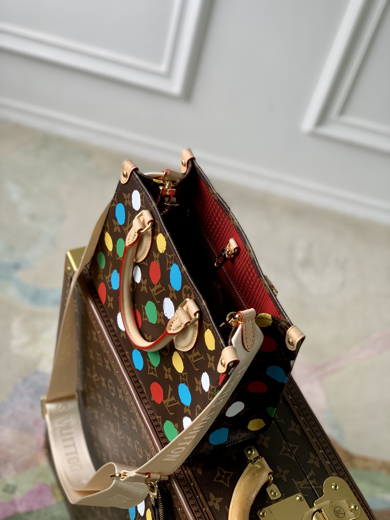 l**is V*t*n x yk onthego handbag-25*19*11.5 cm