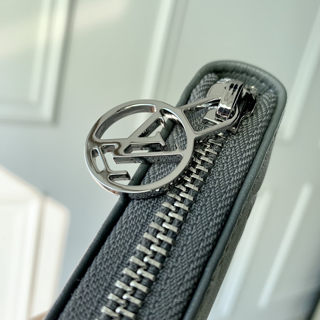 l**is V*t*n zippy wallet m81763-19.5 10.5 2.5cm