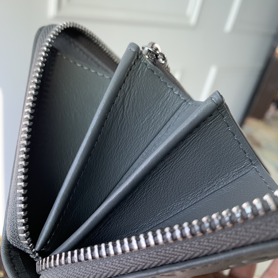 l**is V*t*n zippy wallet m81763-19.5 10.5 2.5cm