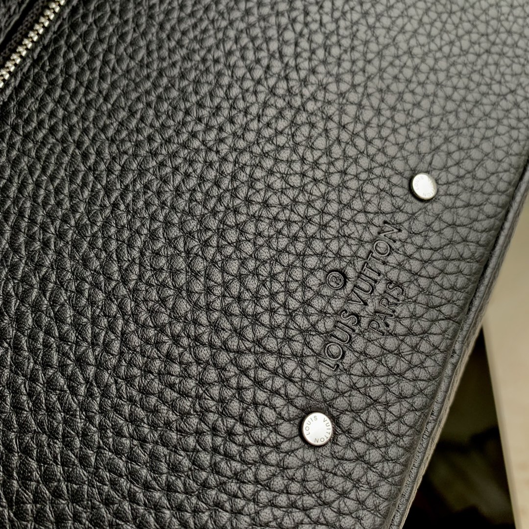 l**is V*t*n pochette kasai -25 x 15.5 x 6.5 cm