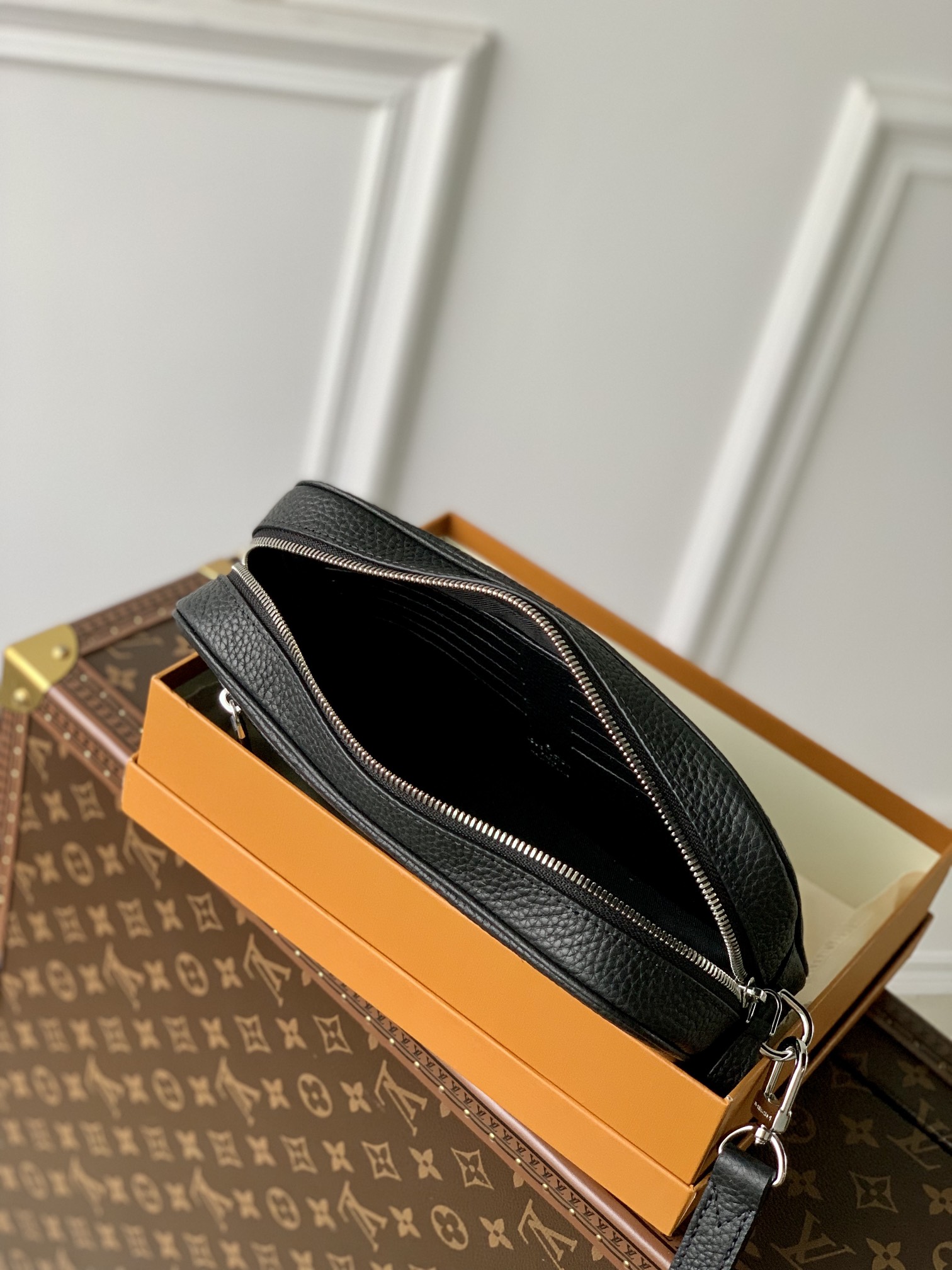 l**is V*t*n pochette kasai -25 x 15.5 x 6.5 cm