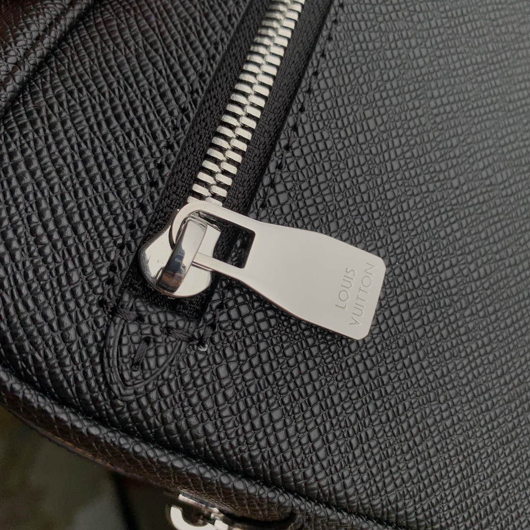 l**is V*t*n pochette kasai -25 x 15.5 x 6.5 cm