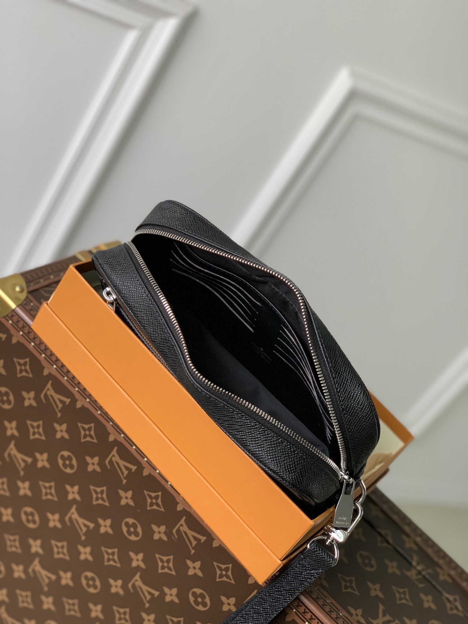 l**is V*t*n pochette kasai -25 x 15.5 x 6.5 cm