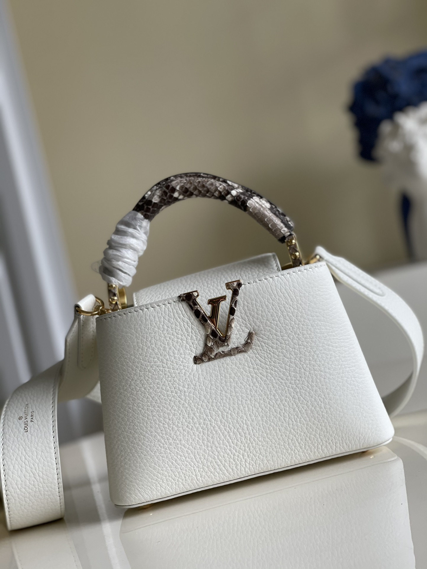 l**is V*t*n mini capucines handlebag-21*14*8cm