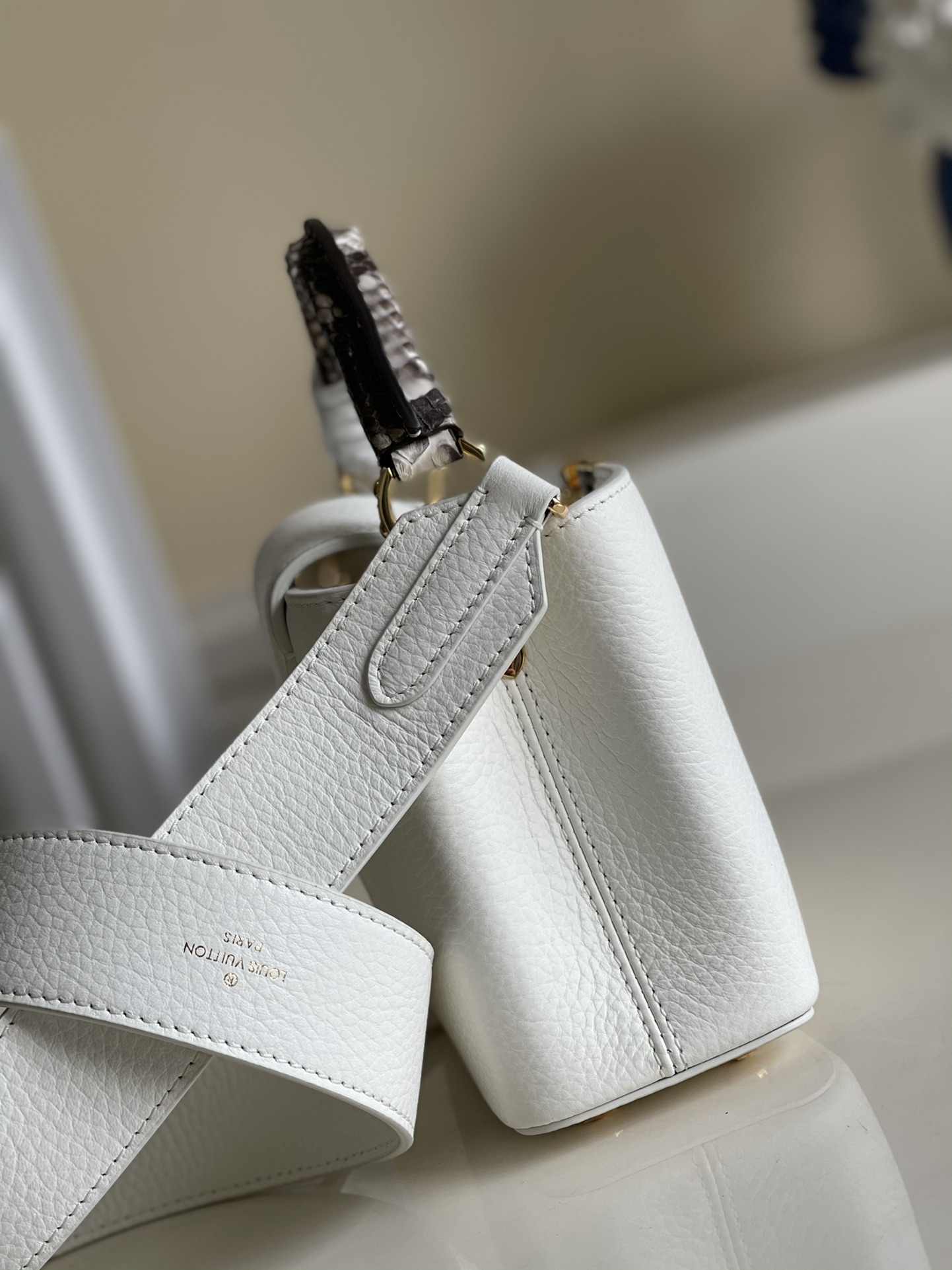 l**is V*t*n mini capucines handlebag-21*14*8cm