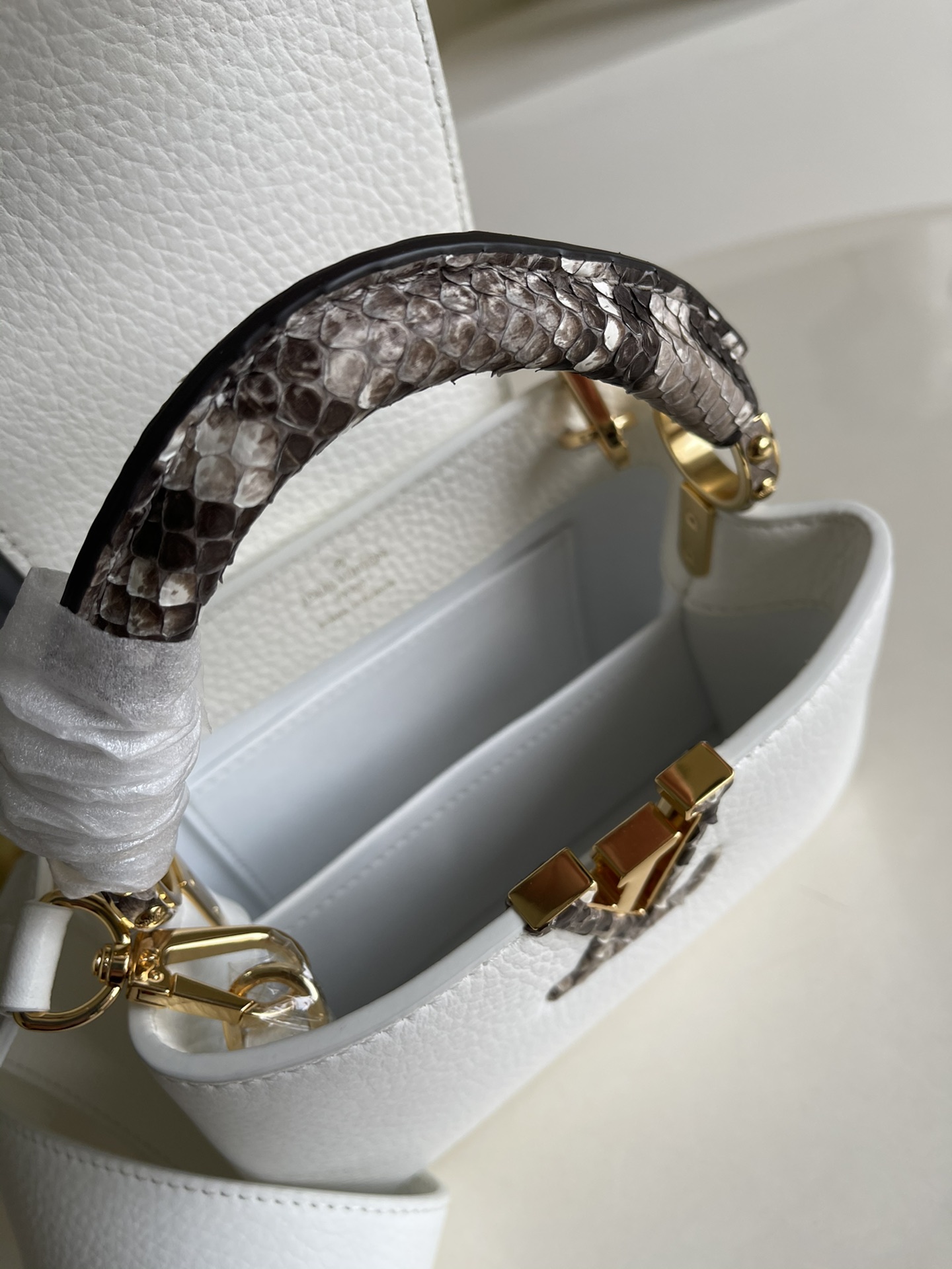 l**is V*t*n mini capucines handlebag-21*14*8cm