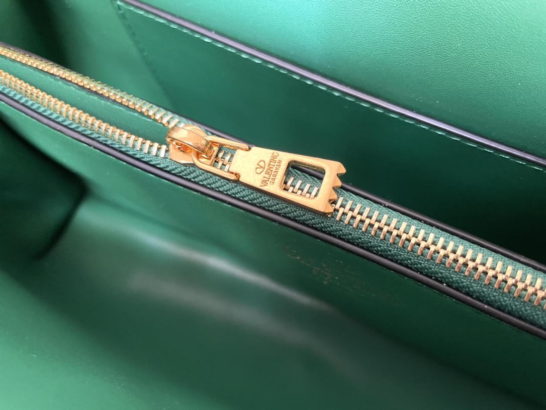 Valentino GaravaniStudSian-28*17*8CM