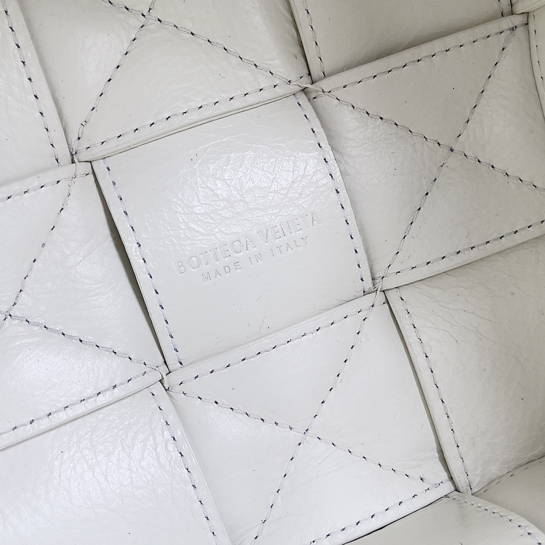 Bo*te*ga ve*ne*ta mini bucket-18*14*14cm