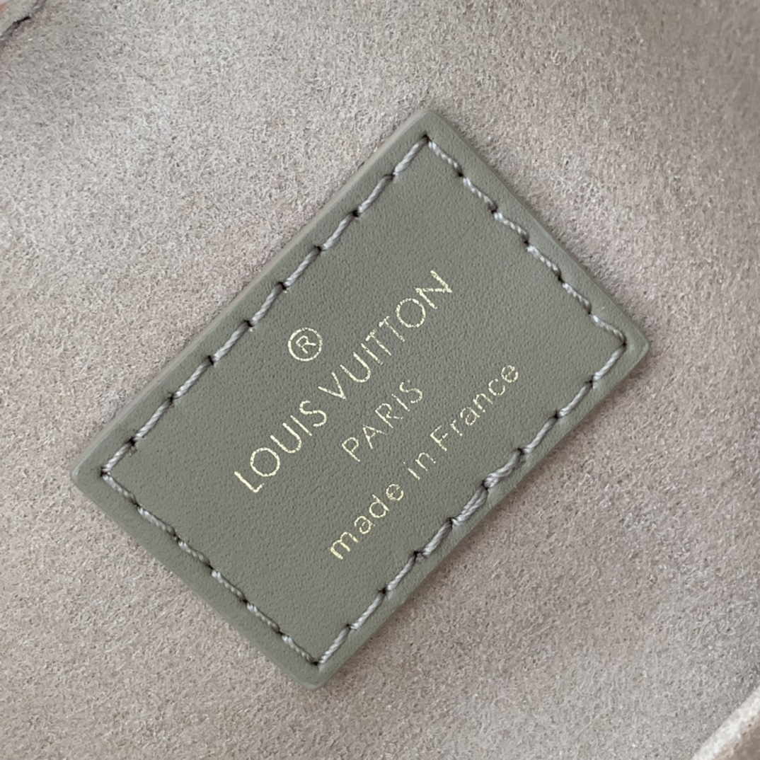 l**is V*t*n on my side tote bag-25*20*12cm