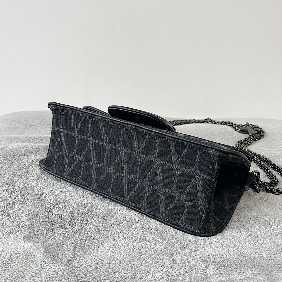 Valentino Garavani Loc-27*13*6CM