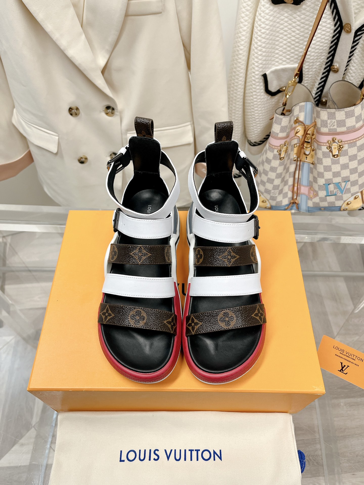 l**is V*t*n archlight heels(eu35-41)