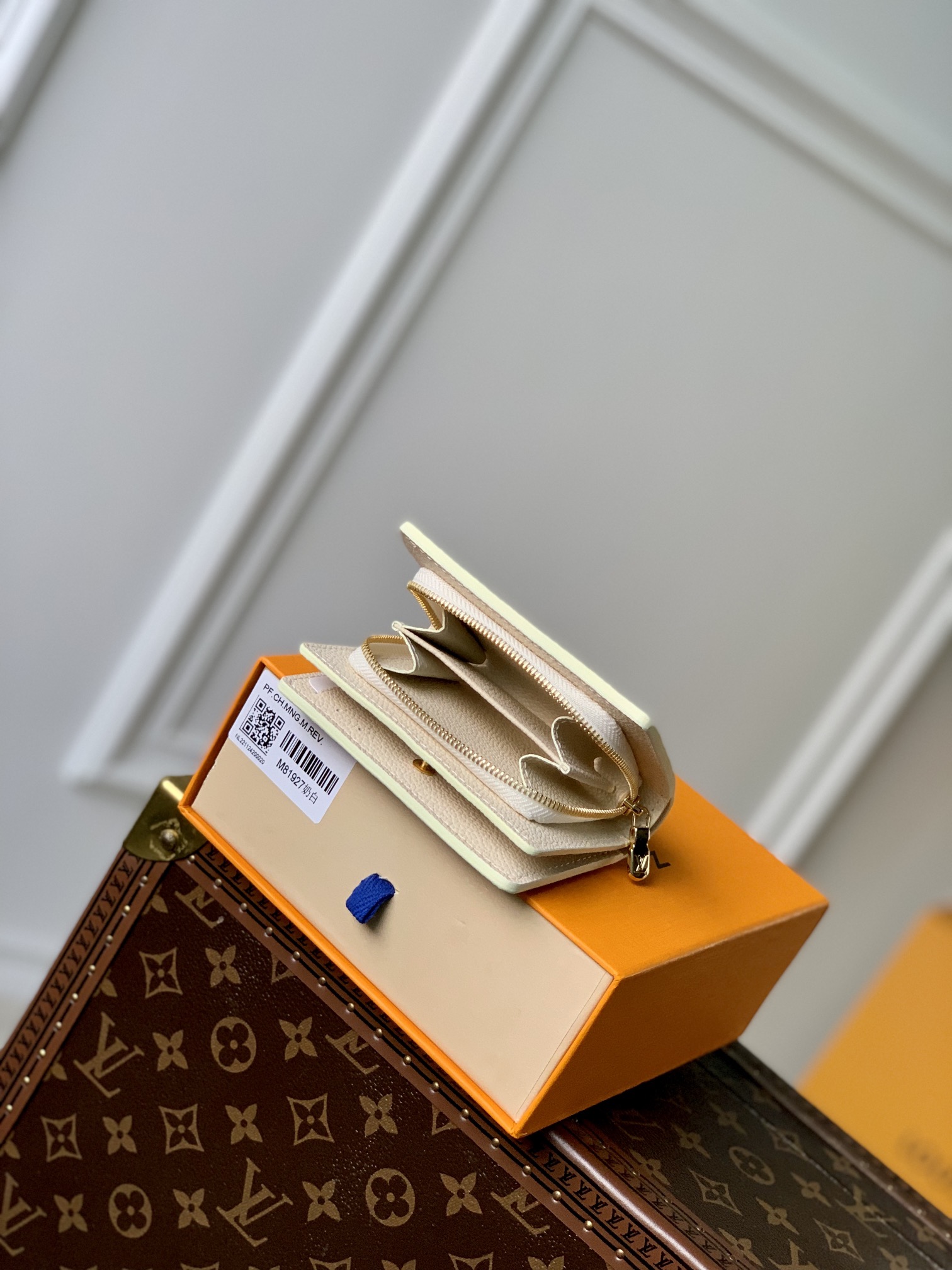 l**is V*t*n wallet m81927-11 x 8.5 x 3.5 cm