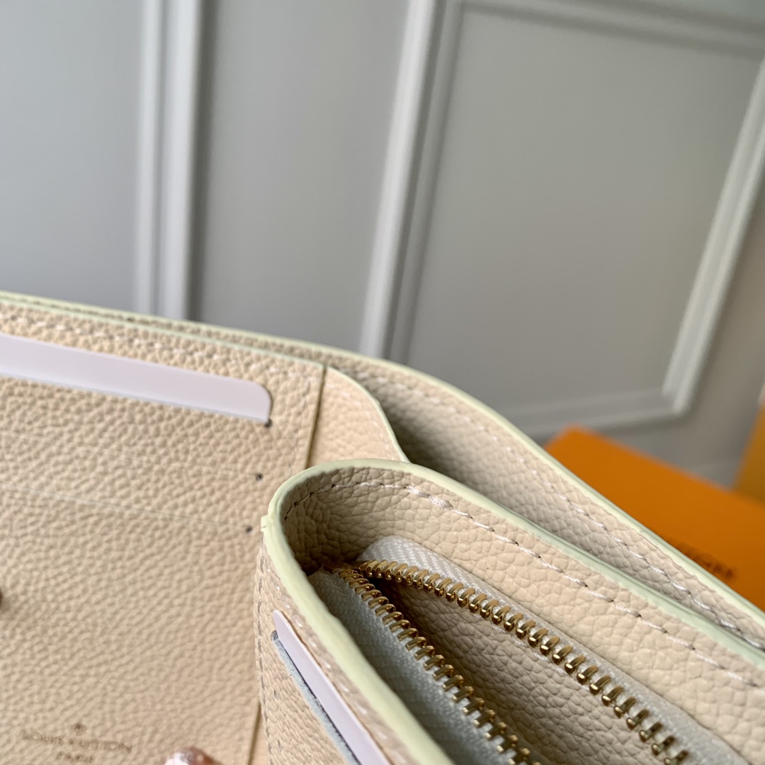 l**is V*t*n wallet m81927-11 x 8.5 x 3.5 cm