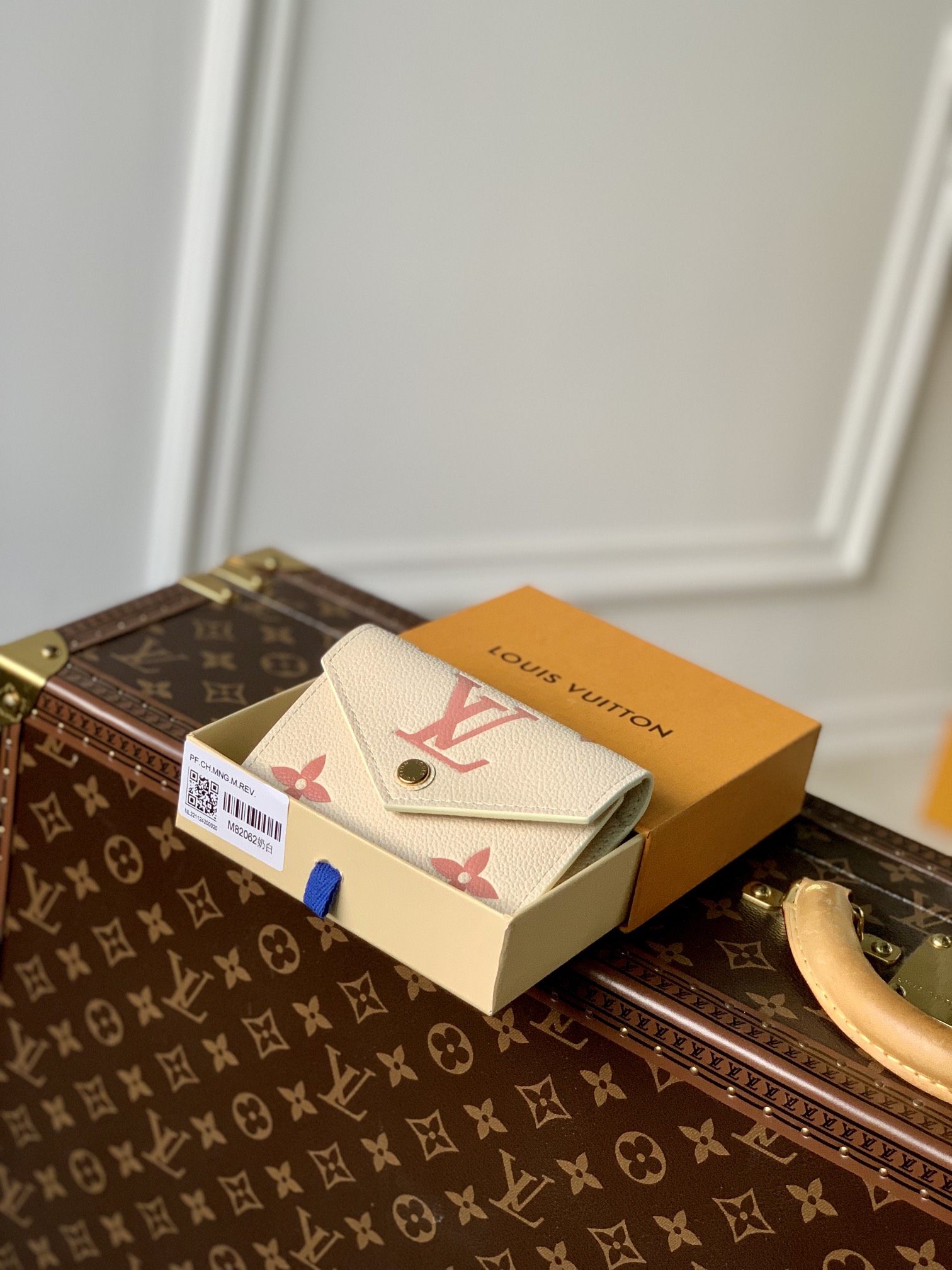 l**is V*t*n wallet m82062-12 x 9.5 x 1.5cm