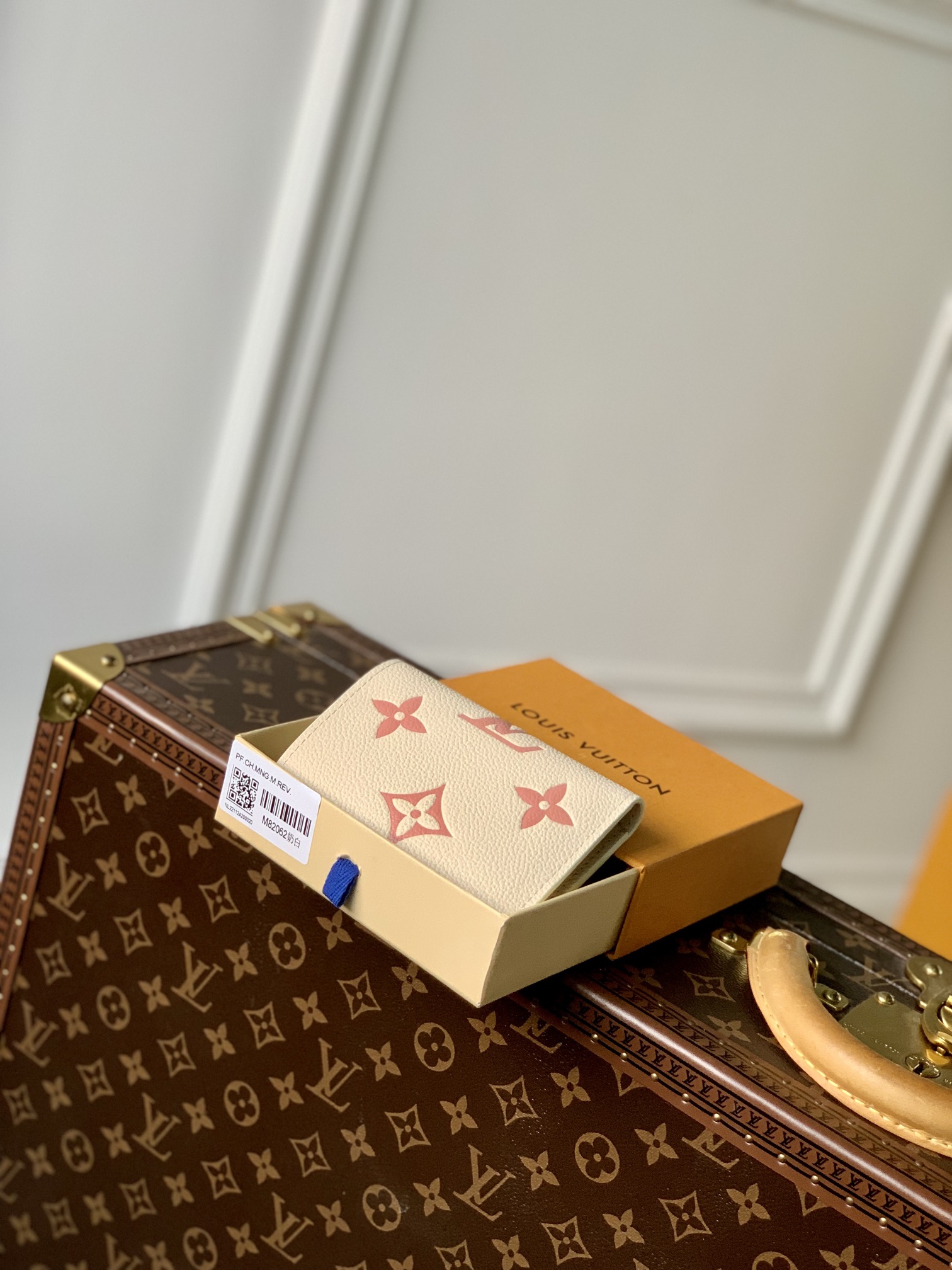 l**is V*t*n wallet m82062-12 x 9.5 x 1.5cm