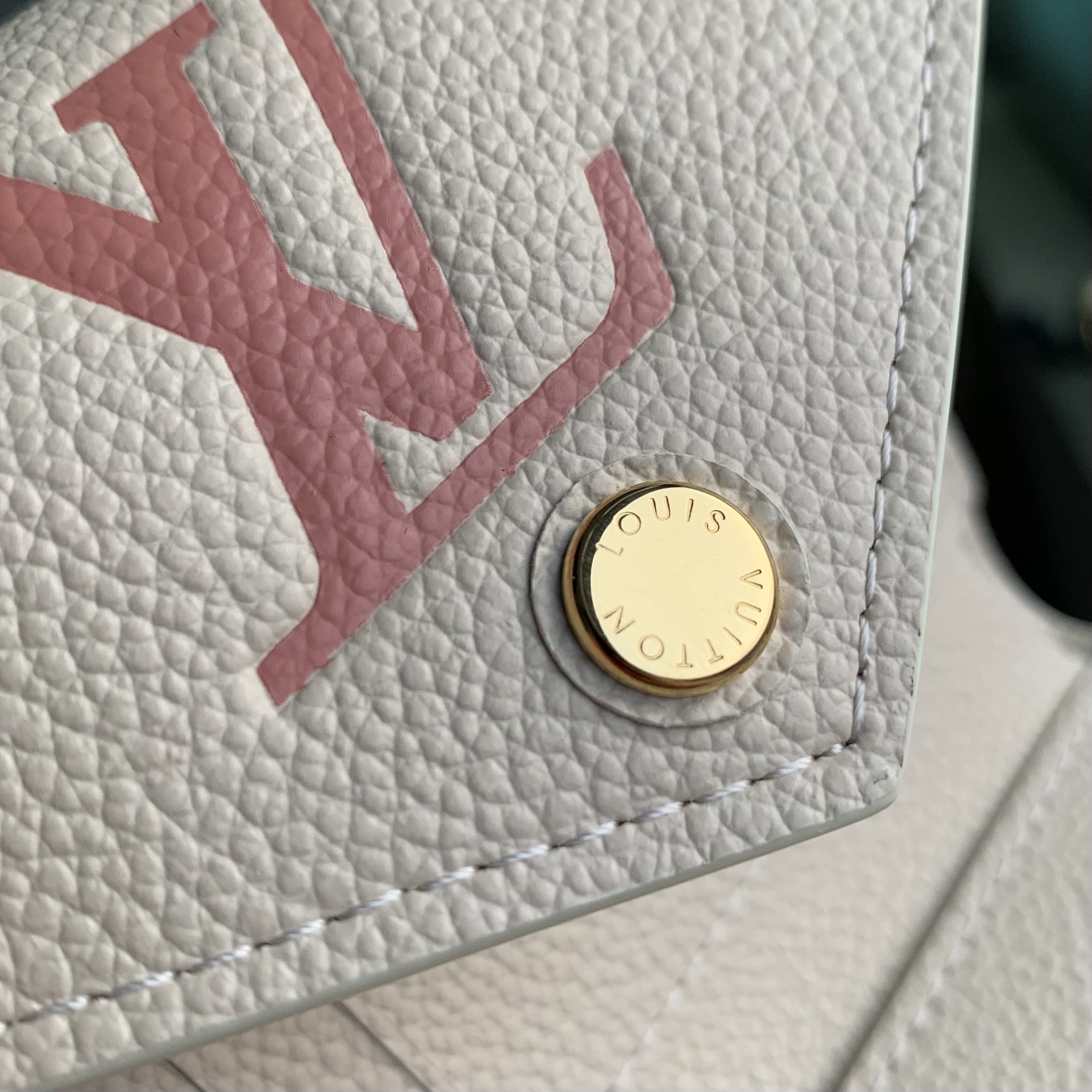 l**is V*t*n wallet m82062-12 x 9.5 x 1.5cm