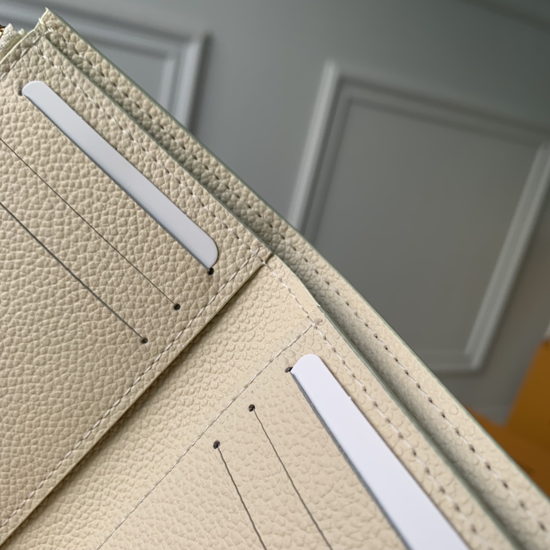 l**is V*t*n wallet m82062-12 x 9.5 x 1.5cm