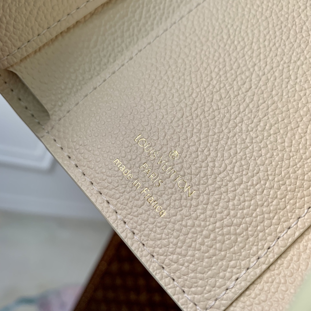 l**is V*t*n wallet m82062-12 x 9.5 x 1.5cm