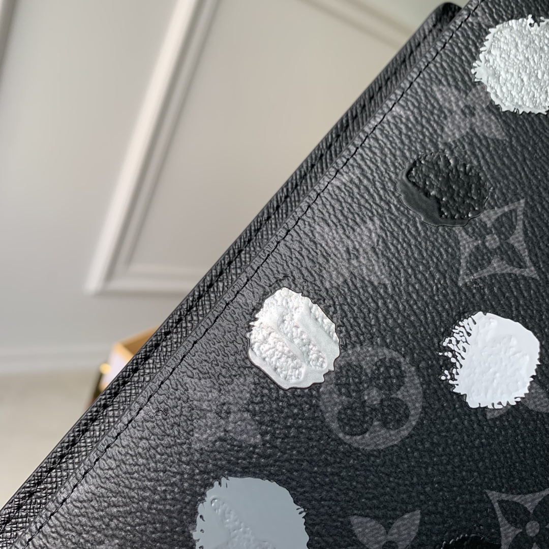 l**is V*t*n wallet m81980-19 x 10.5 x 2 cm