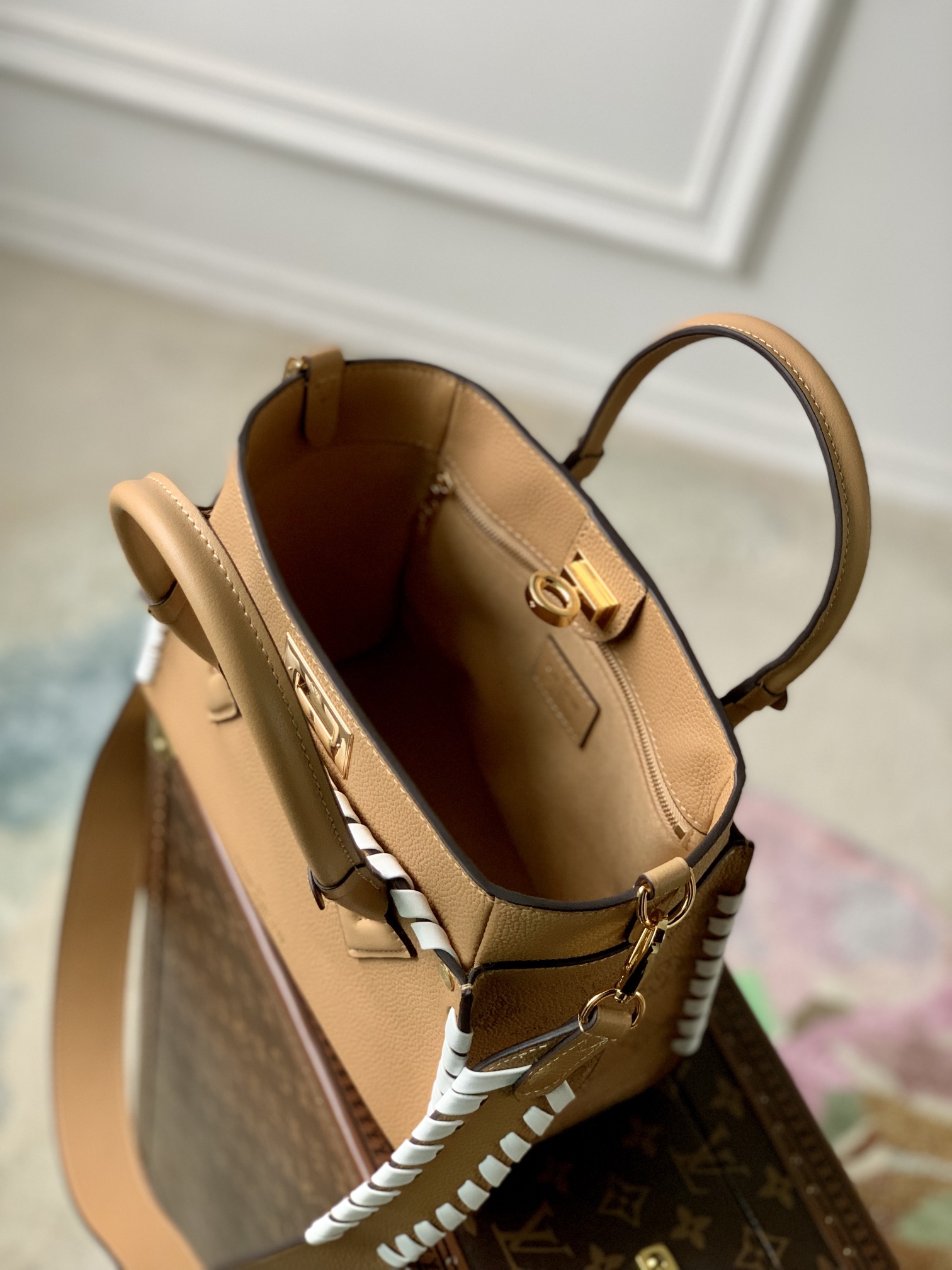 l**is V*t*n on my side tote bag-25*20*12cm