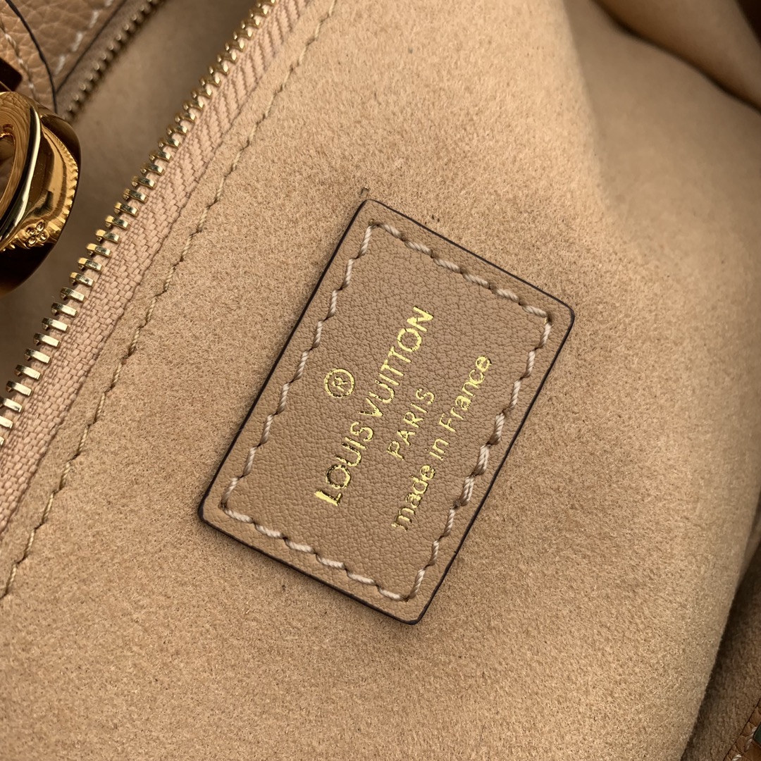 l**is V*t*n on my side tote bag-25*20*12cm