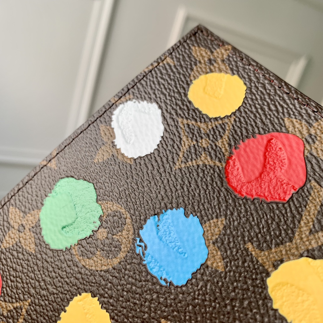 l**is V*t*n wallet-10.0 x 14.0 x 2.5cm