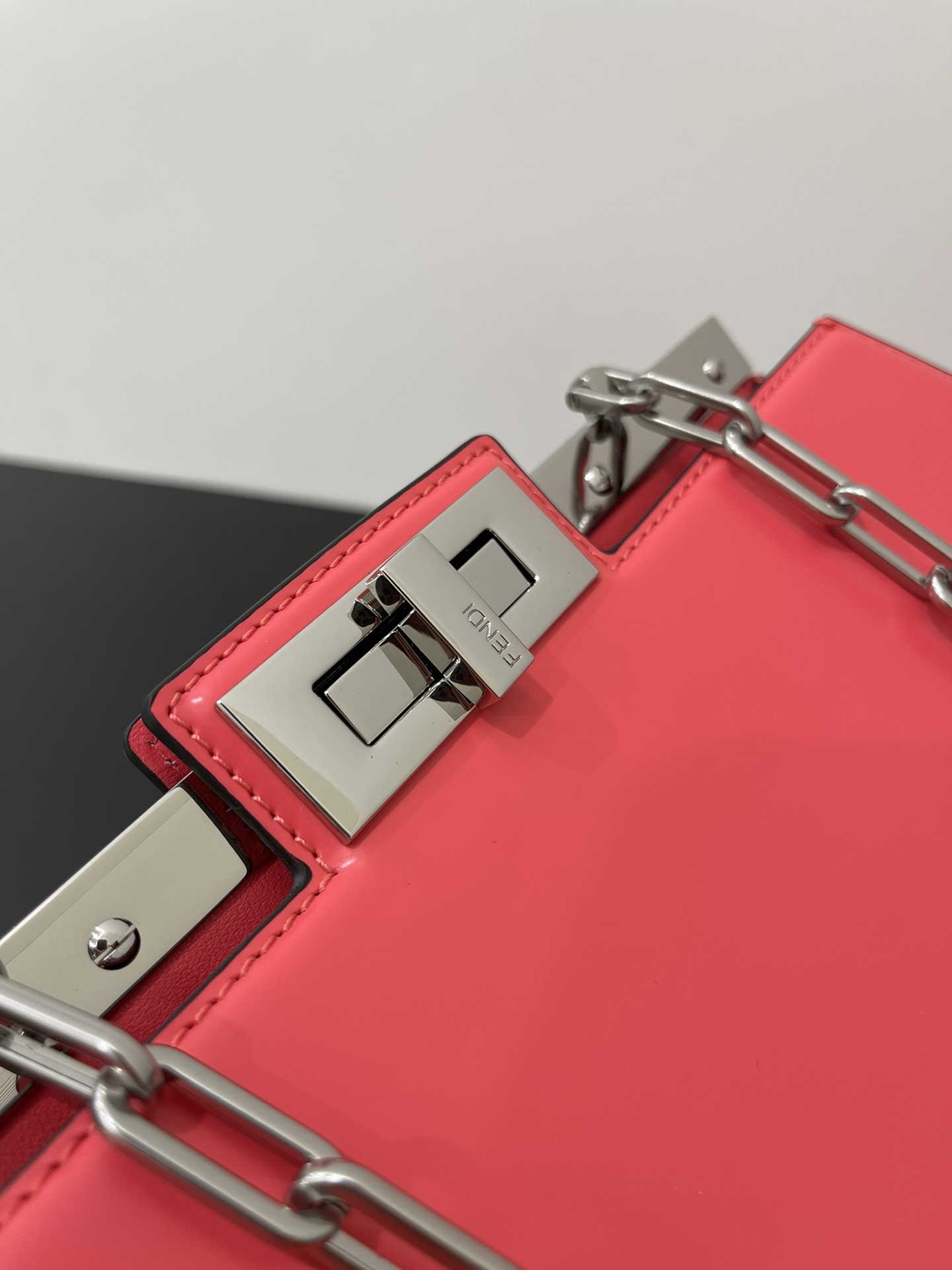 F**di peekaboo iseeu-34x18.50x11cm