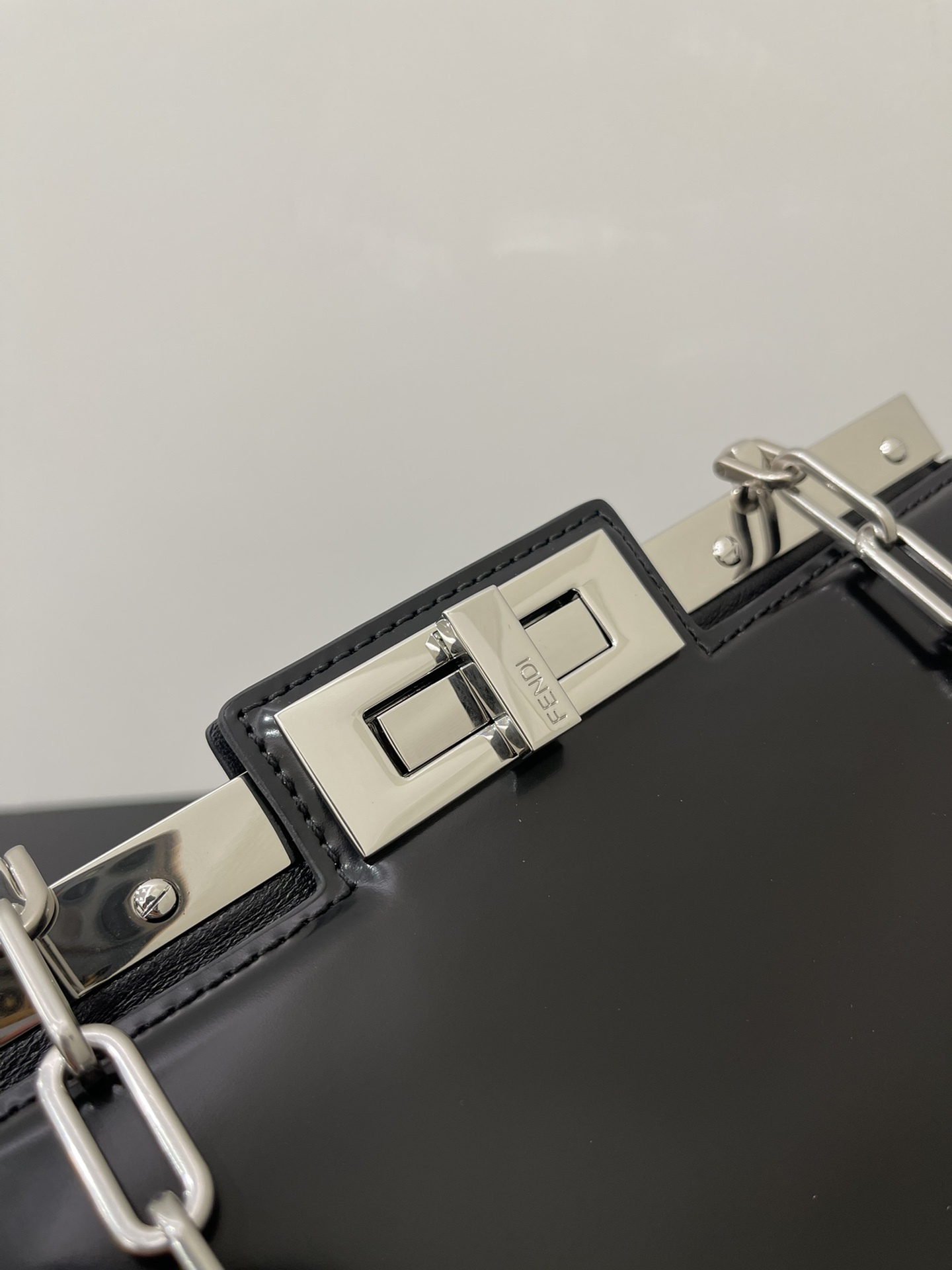 F**di peekaboo iseeu-34x18.50x11cm