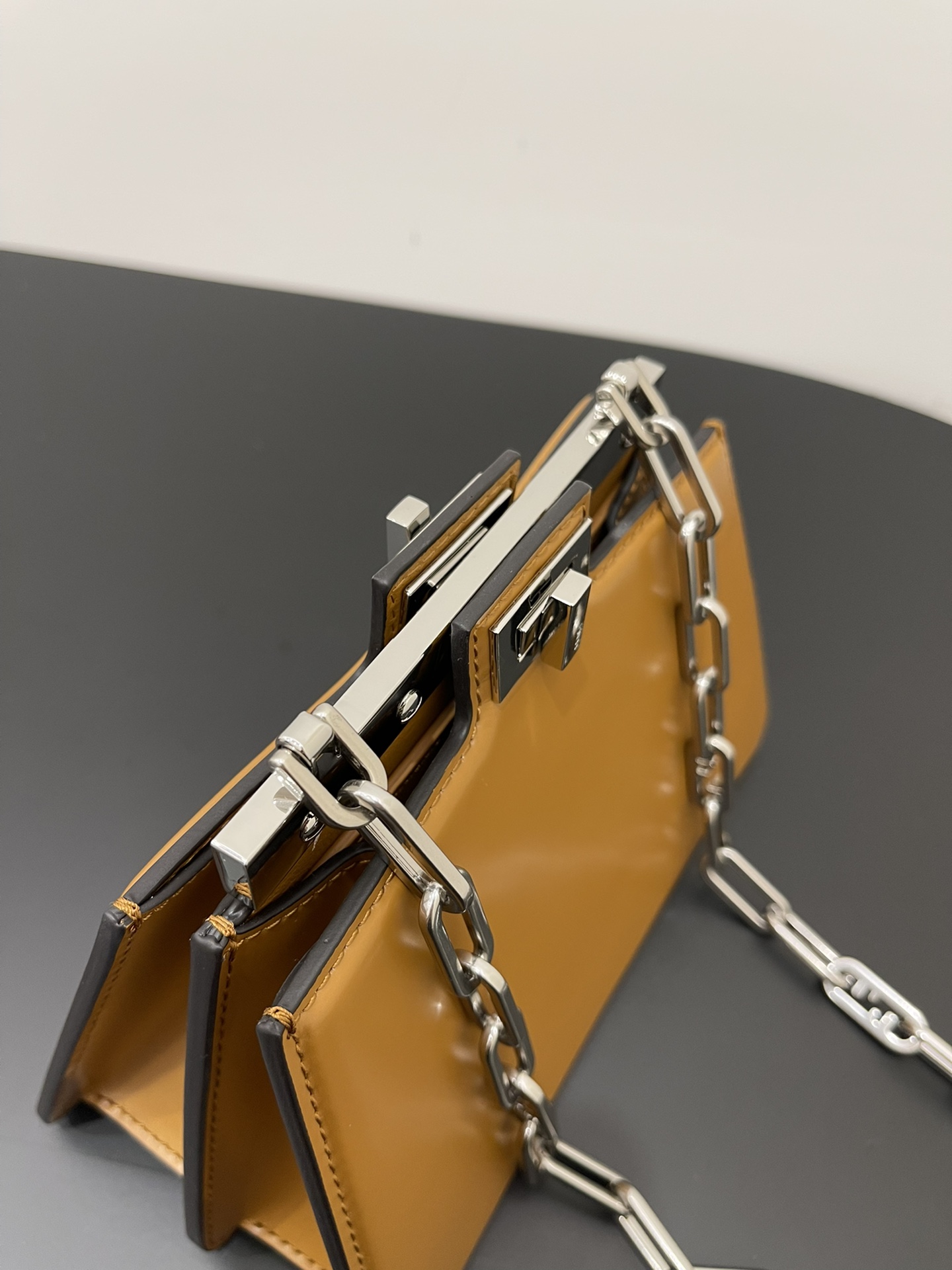 F**di peekaboo iseeu-20.5x11x14cm