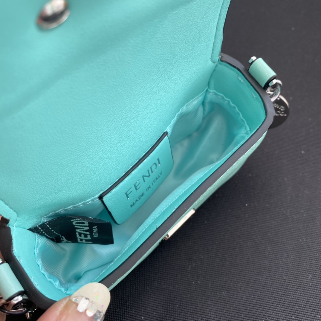 f**di&T*f*ny baguette bag-11×6.5×2.5cm