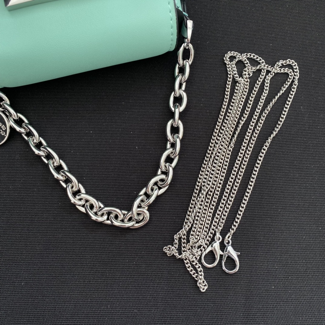 f**di&T*f*ny baguette bag-11×6.5×2.5cm