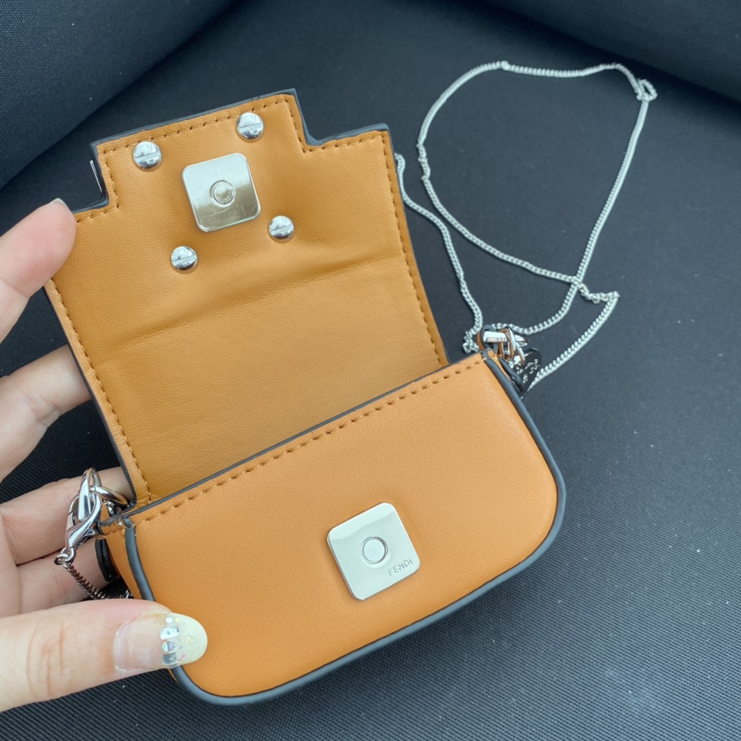 f**di&T*f*ny baguette bag-11×6.5×2.5cm