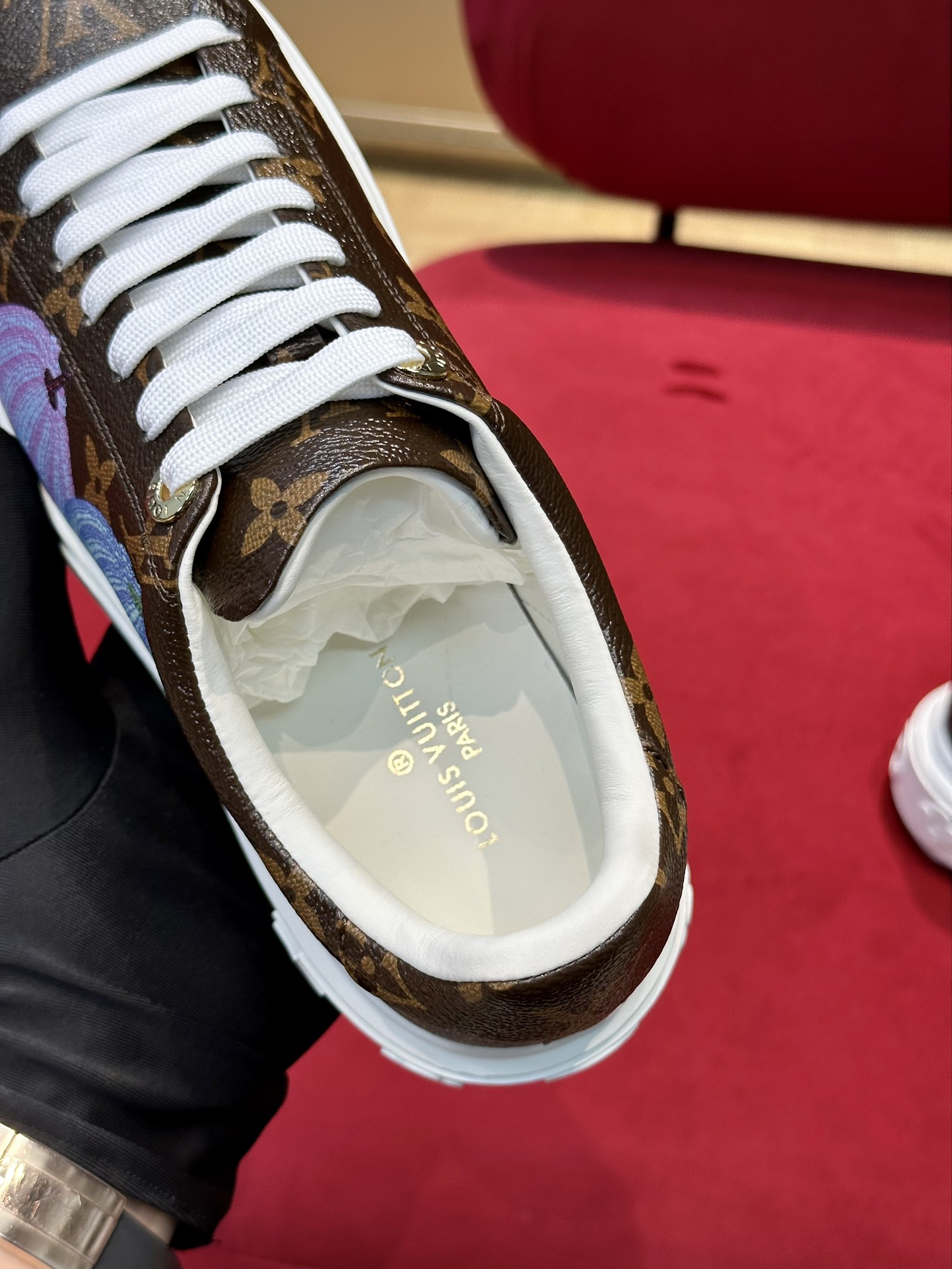 l**is V*t*n time out sneaker