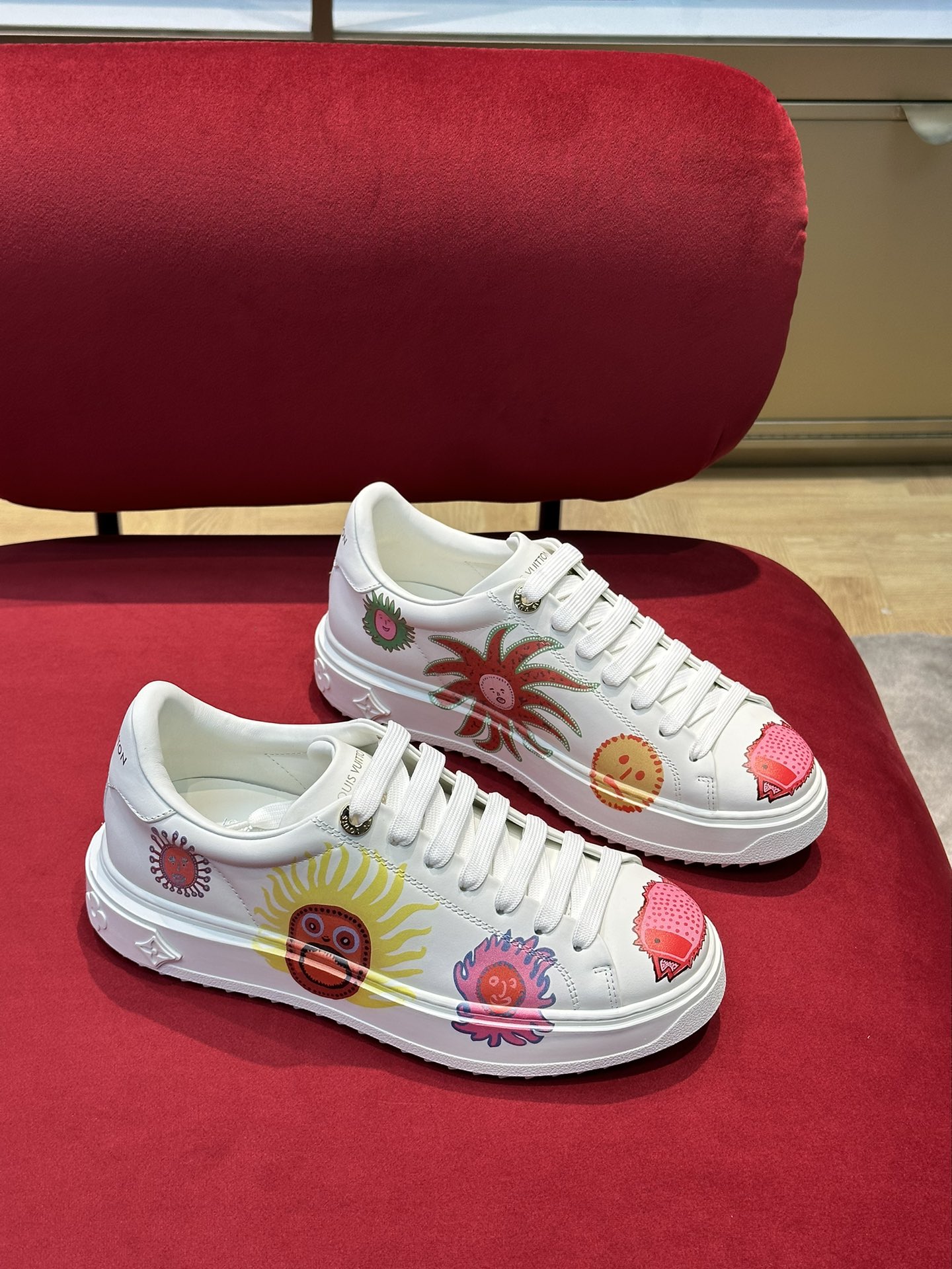 l**is V*t*n time out sneaker