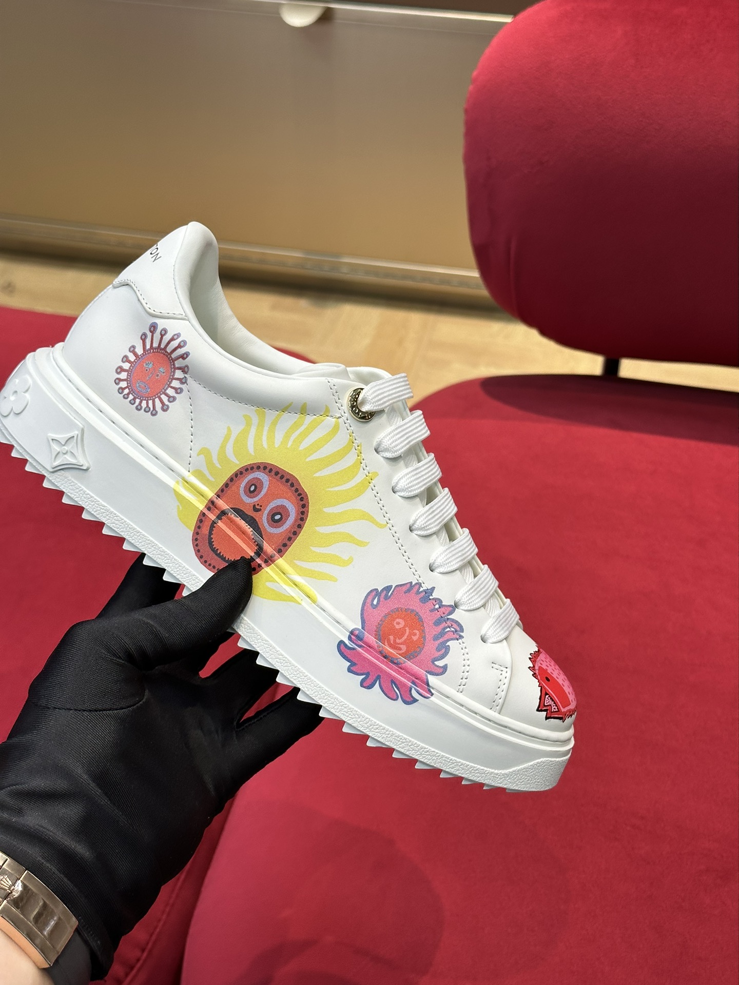 l**is V*t*n time out sneaker